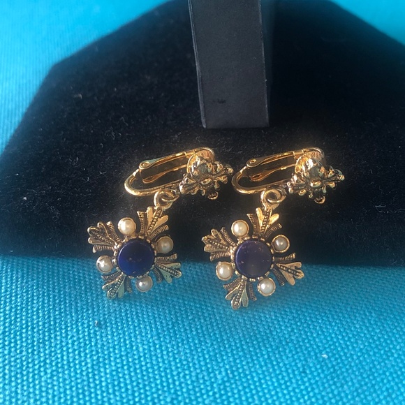 Vintage Avon Clip On Earrings - Picture 1 of 3